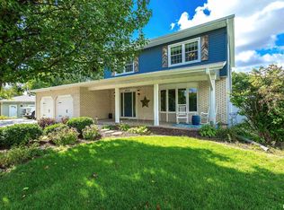 4414 Winding Hill Rd, Davenport, IA 52807