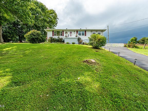 3rd image of 8589 Reedy Creek Rd