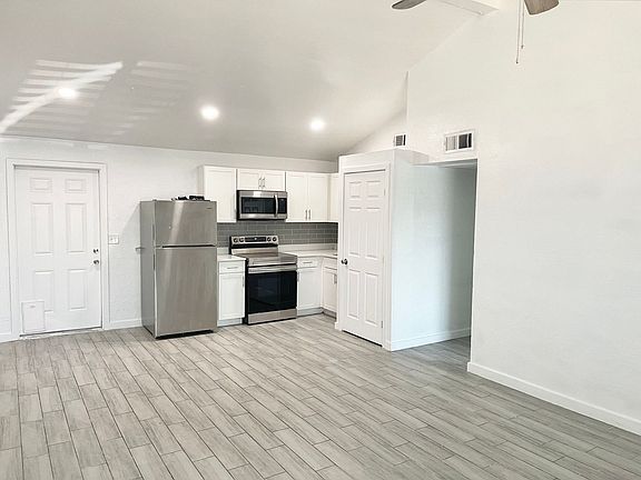 4th image of 13221 N 21st Pl #9