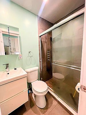3rd image of 221 Wadsworth Ave #4