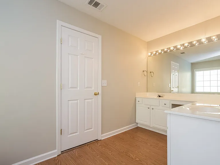 421 Citronelle Dr — Photo 9