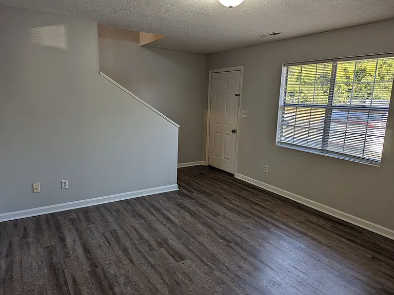 2325 Old Forest Rd — Photo 4