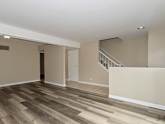 4th image of 219 Applewood Ln