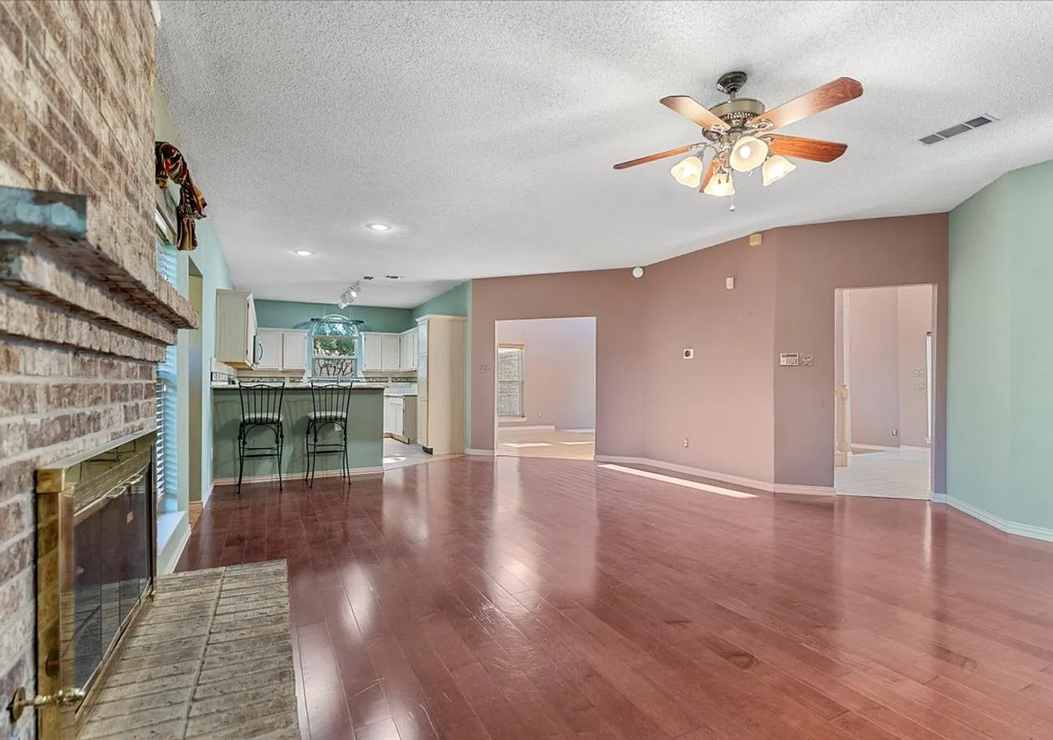 Move in ready! 4-bed 3-bath 3099 sqft 2-story cul-de-sac located in the desirable Harvestwood sub... — Photo 4