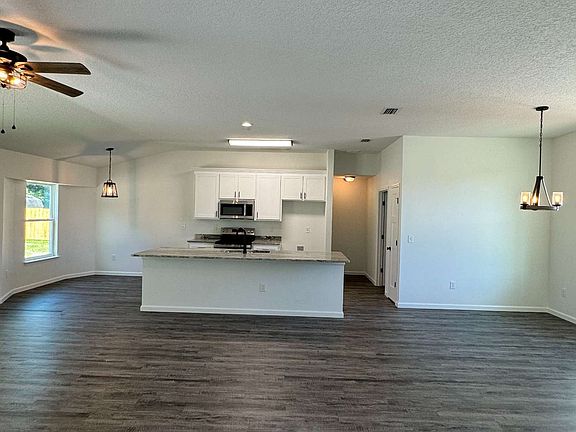 4th image of 661 SW Chesterfield Cir