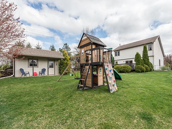 2nd image of 1521 Maplewood Dr