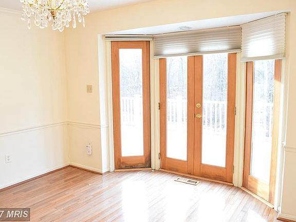 5th image of 10 Farm Haven Ct