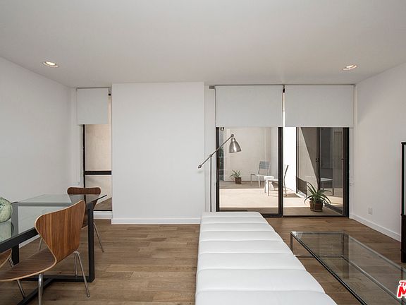 2nd image of 906 N Doheny Dr APT 304