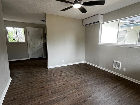2nd image of 834 Yucca St