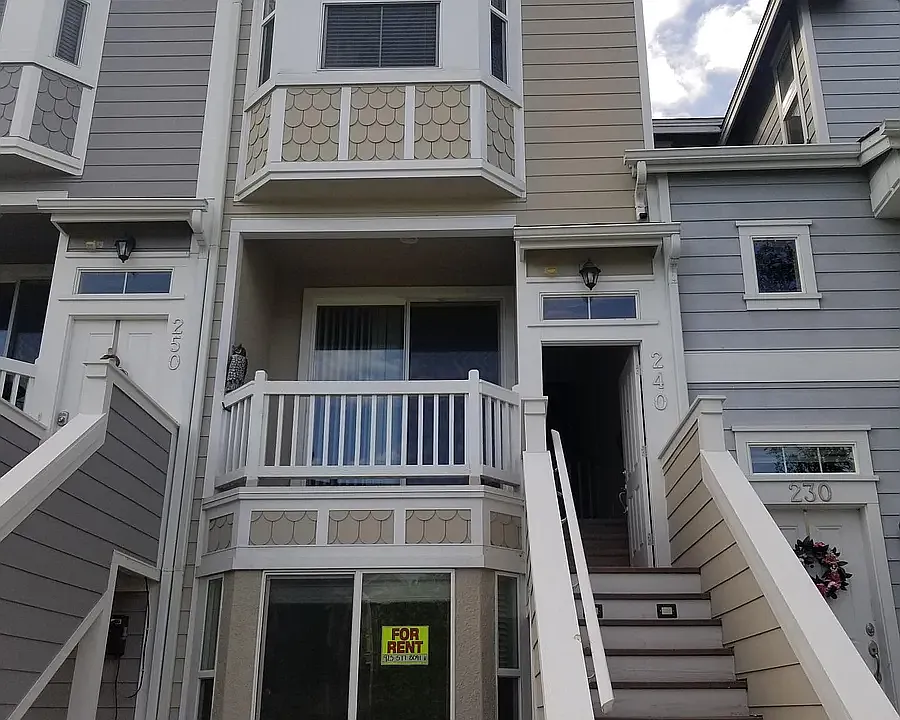 240 Gramercy Ln
