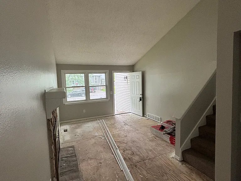 1309 E 152nd Ter — Photo 3