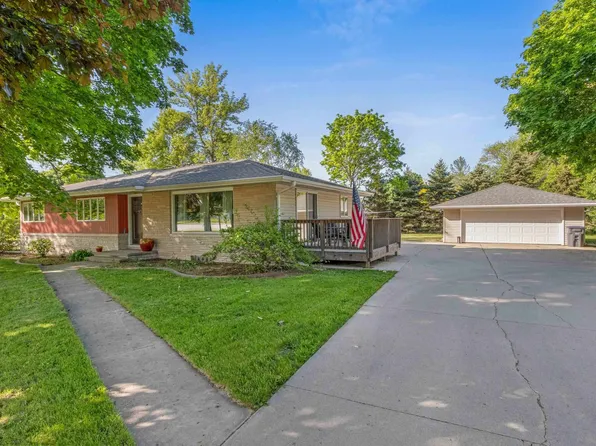 W6649 Greenville Dr, Greenville, WI 54942