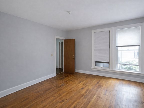5th image of 1102 5th St SE #2