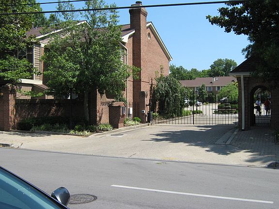 2nd image of 541 W Short St APT 3
