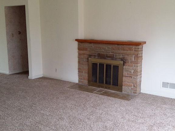 2nd image of 850 Orchard Ct