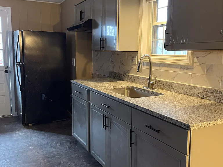 4675 Loretta Ave — Photo 6