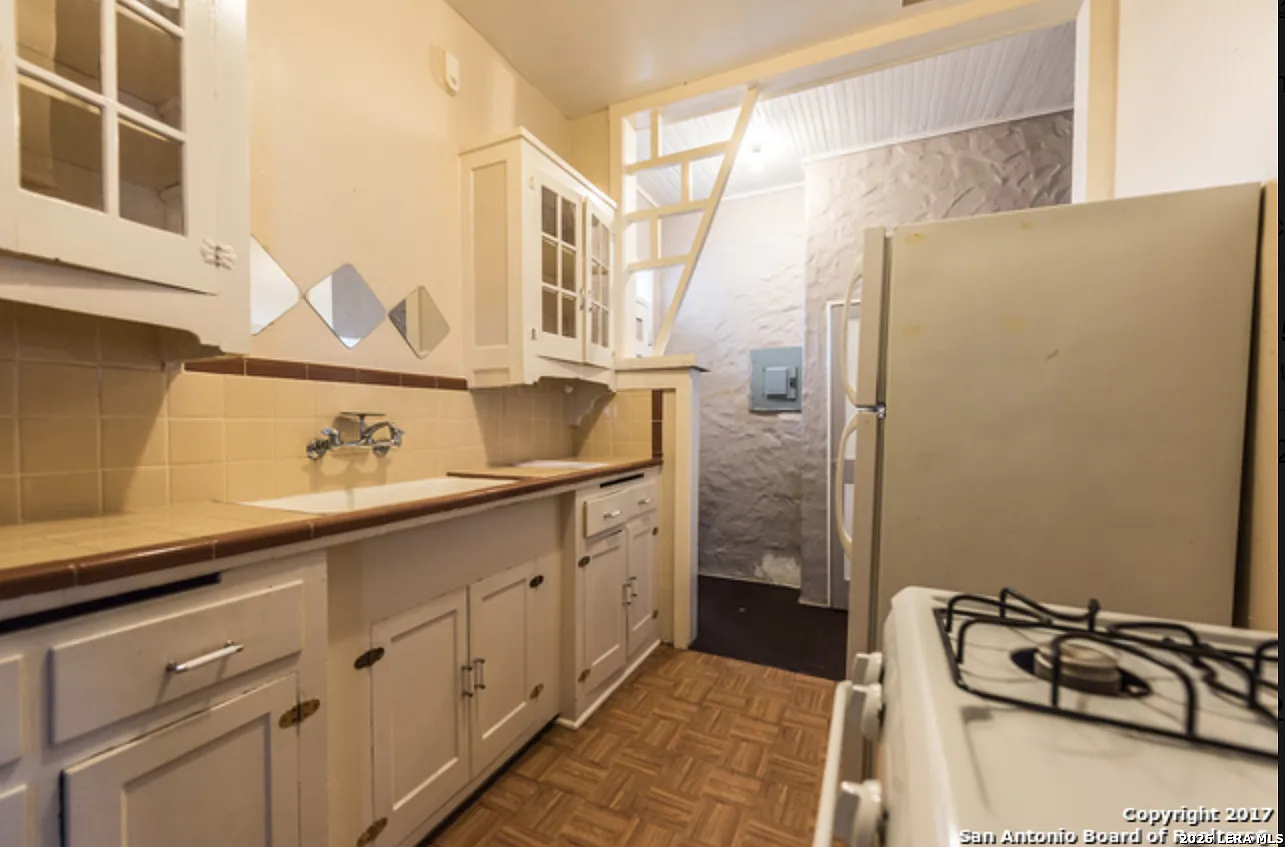 1 bed, 700 sqft, $975 — Photo 2