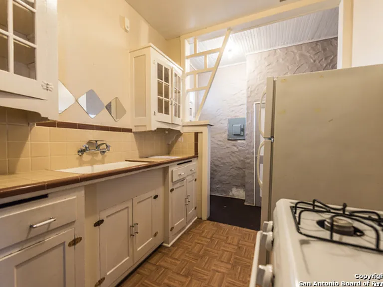 329 W Huisache Ave #1-3-3 — Photo 2