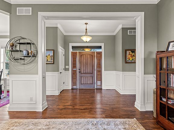 5th image of 5703 Salton Ct