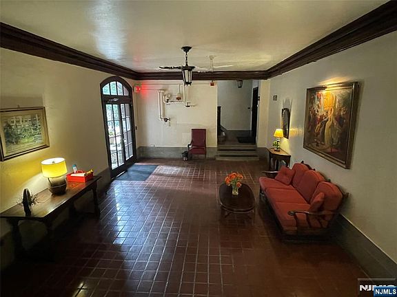 4th image of 275 Engle St APT G5