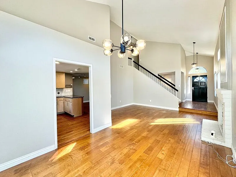 3 bed, 2.5 bath, 1815 sqft, $4,195 — Photo 3