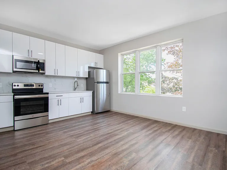 479 Farmington Ave #203 — Photo 4