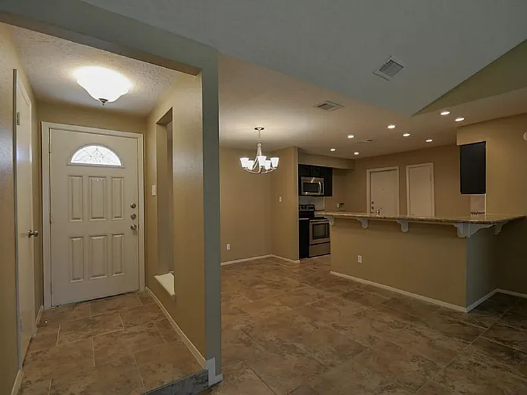 5831 Culross Close — Photo 2