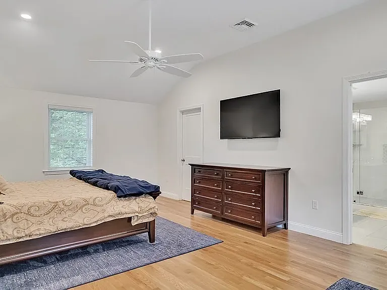 235 Lincoln St — Photo 13