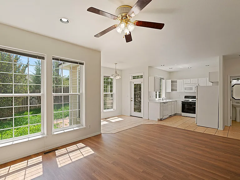 606 Valentine Dr — Photo 6
