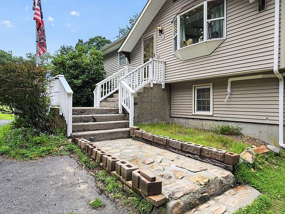 3rd image of 350 SE Main St