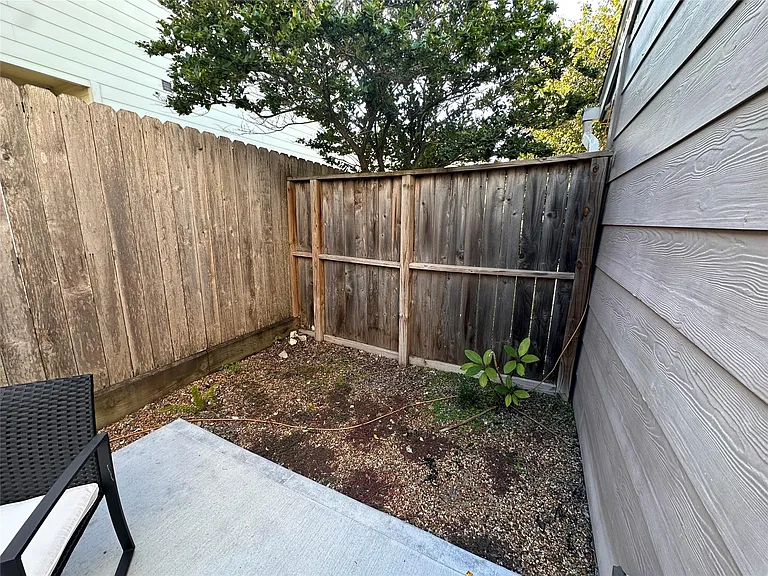 13821 Hollowgreen Dr — Photo 3