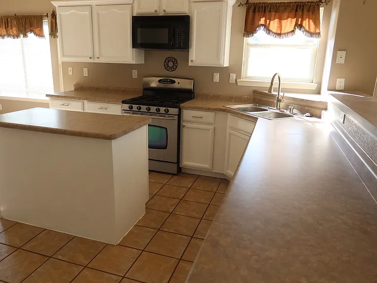 943 Via Descanso Dr — Photo 6