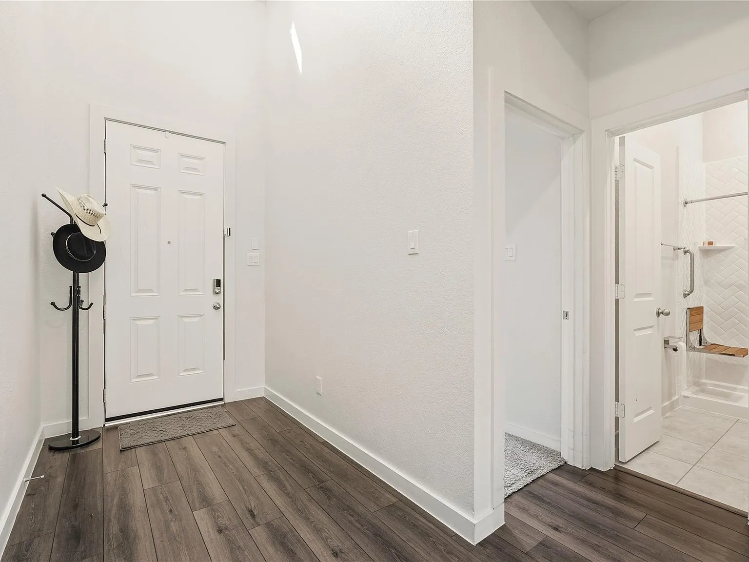 5 bed, 3.0 bath, 2958 sqft, $3,600 — Photo 3