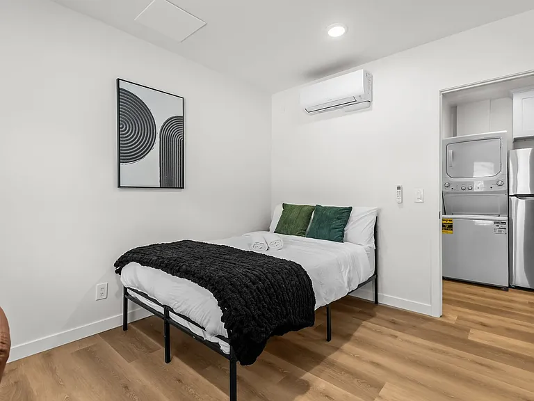 838 Hilgard Ave — Photo 83