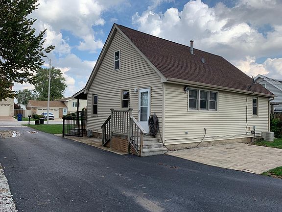 2nd image of 5711 W 88th St