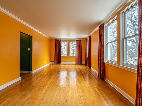 3rd image of 521 N Harvey Ave