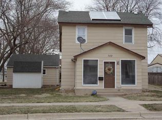 722 9th St, De Witt, IA 52742