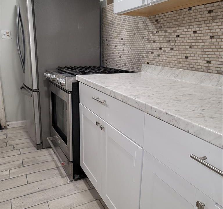 1st image of 3243 Fenton Ave