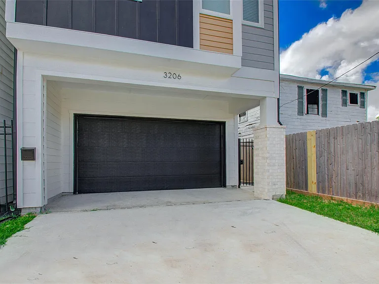3206 Live Oak St — Photo 34