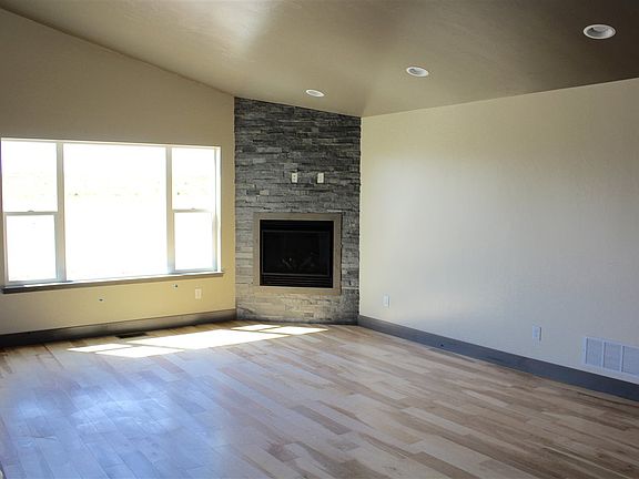 4th image of 3052 Callaway Dr