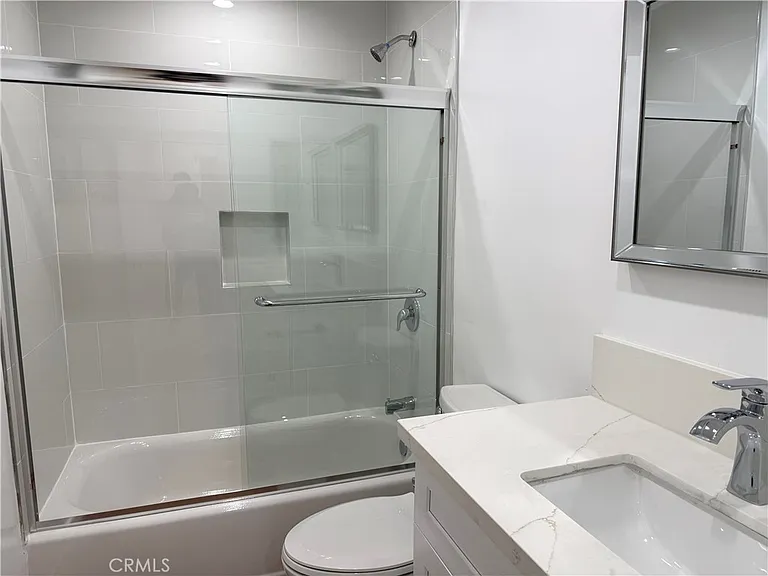 18657 Collins St #4 — Photo 10