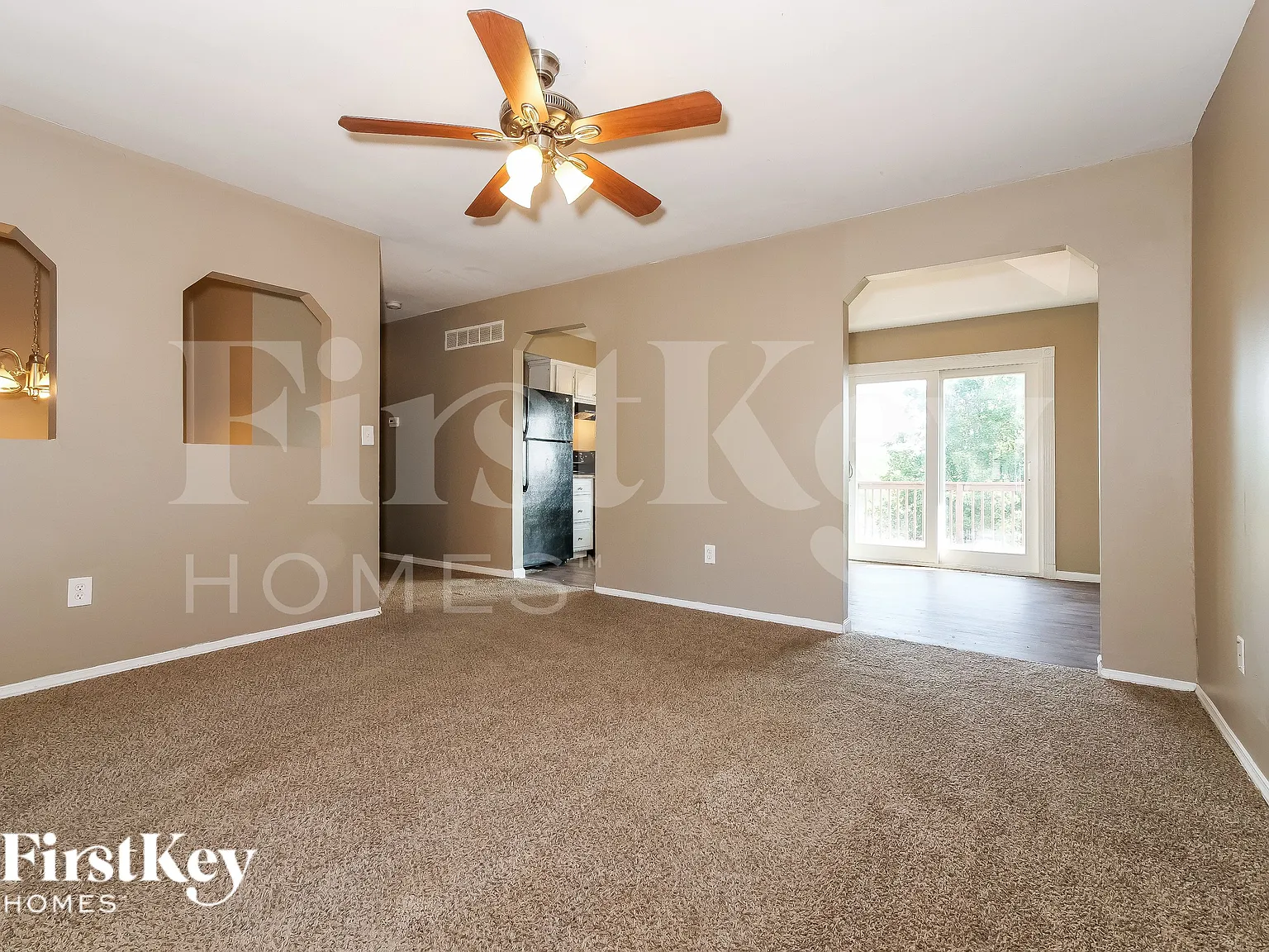 3 bed, 2.5 bath, 1462 sqft, $1,870 — Photo 3