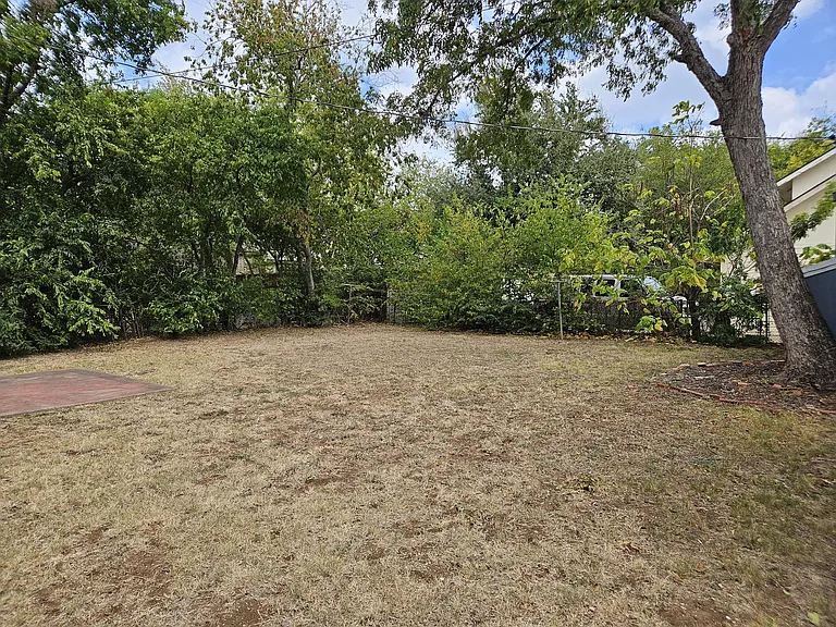 4021 Adrian Dr — Photo 17