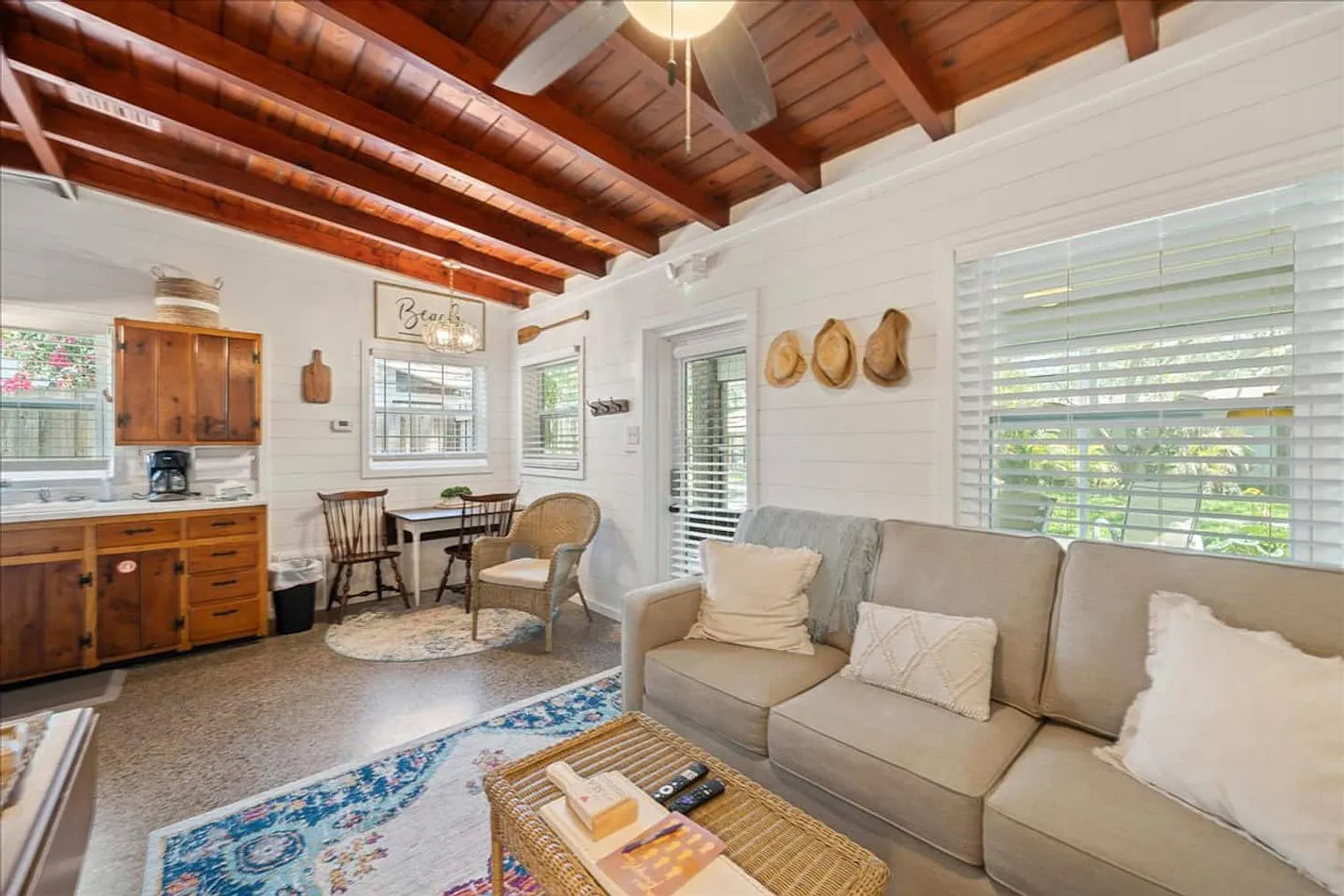 1 bed, 1.0 bath, 6996 sqft, $3,417 — Photo 3