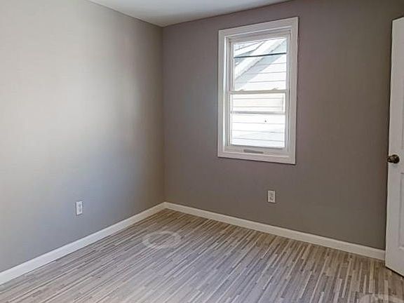 4th image of 176 Mapes Ave #B2