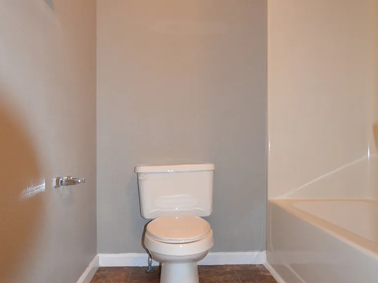 1211 N Rogers Ave — Photo 13