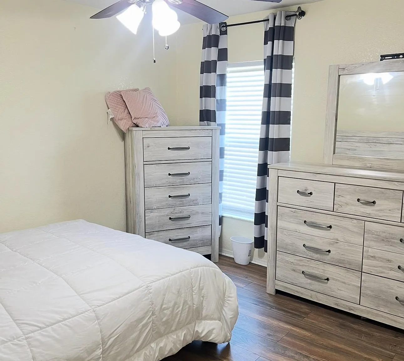 2 bed, 1.0 bath, 1875 sqft, $866 — Photo 1