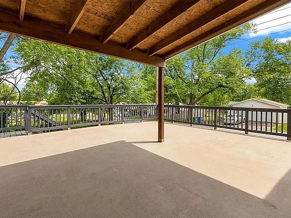 4th image of 189 Floralea Pl
