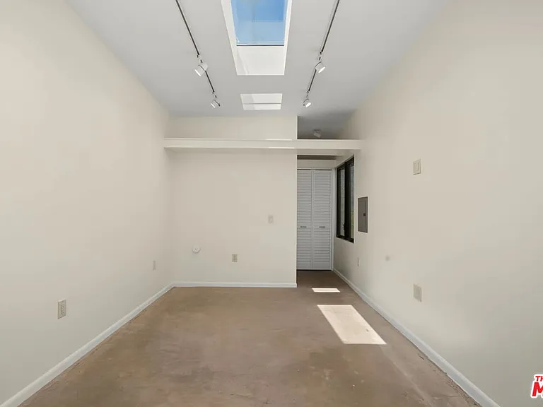 9001 Rosewood Ave — Photo 38