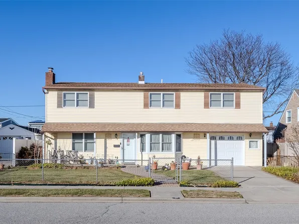 35 Crag Lane, Levittown, NY 11756